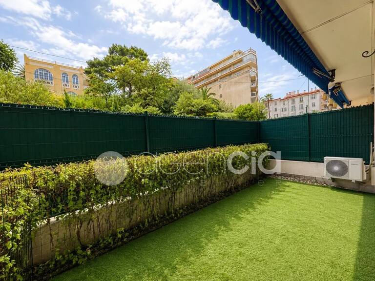 Appartement Antibes centre, stade Foch — photo 1