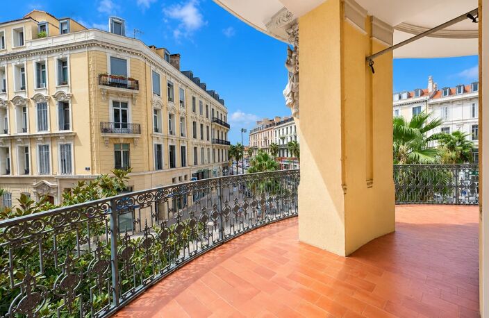 CANNES CENTRE – APPARTEMENT 5P DE CARACTÈRE RÉNOVÉ – TERRASSE 35 — photo 3