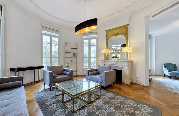 CANNES CENTRE – APPARTEMENT 5P DE CARACTÈRE RÉNOVÉ – TERRASSE 35 — photo 4