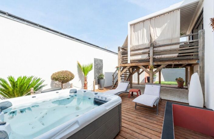 SAINT-XANDRE – MAISON RÉNOVÉE, TERRASSE, SPA & GRAND GARAGE — photo 4
