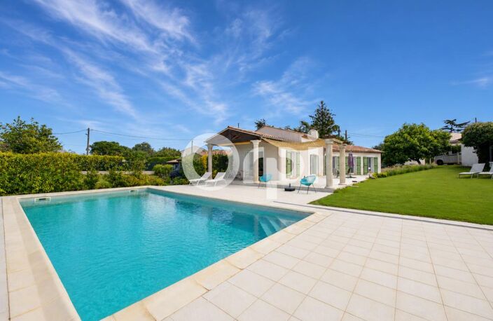 VILLA DE PLAIN-PIED - PROCHE MANDELIEU - 3 CHAMBRES + 1 STUDIO - PISCINE — photo 2