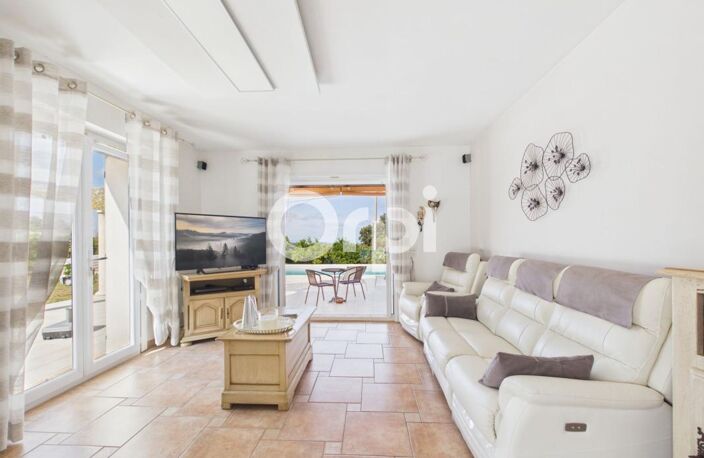 VILLA DE PLAIN-PIED - PROCHE MANDELIEU - 3 CHAMBRES + 1 STUDIO - PISCINE — photo 4
