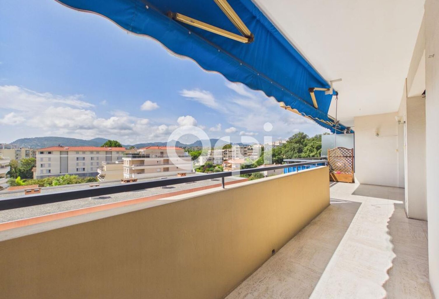 APPARTEMENT T3 - 86M2 - STATIONNEMENT/ CAVE - CENTRE VILLE - TRAVERSANT - DERNIER ÉTAGE — photo 1