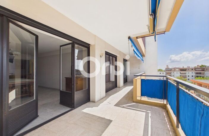 APPARTEMENT T3 - 86M2 - STATIONNEMENT/ CAVE - CENTRE VILLE - TRAVERSANT - DERNIER ÉTAGE — photo 2