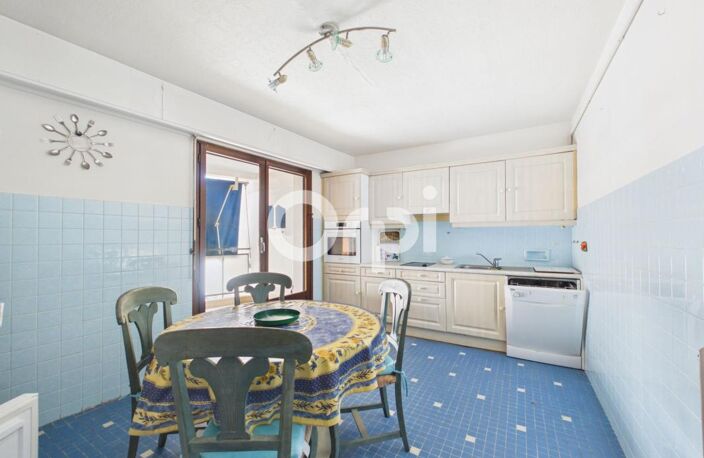 APPARTEMENT T3 - 86M2 - STATIONNEMENT/ CAVE - CENTRE VILLE - TRAVERSANT - DERNIER ÉTAGE — photo 5
