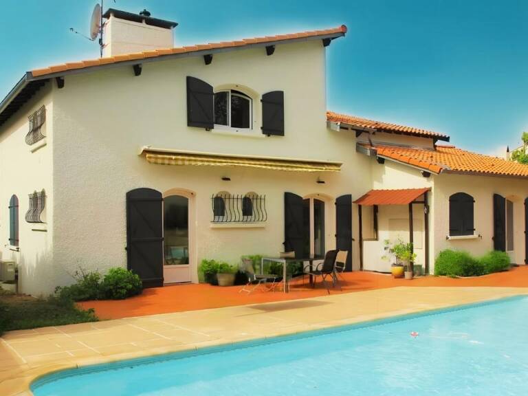 Rare maison familiale individuelle – T7 de 197 m² sur une parcelle de 631 m² avec piscine et garages, dans un cadre résidentiel privilégié — photo 1
