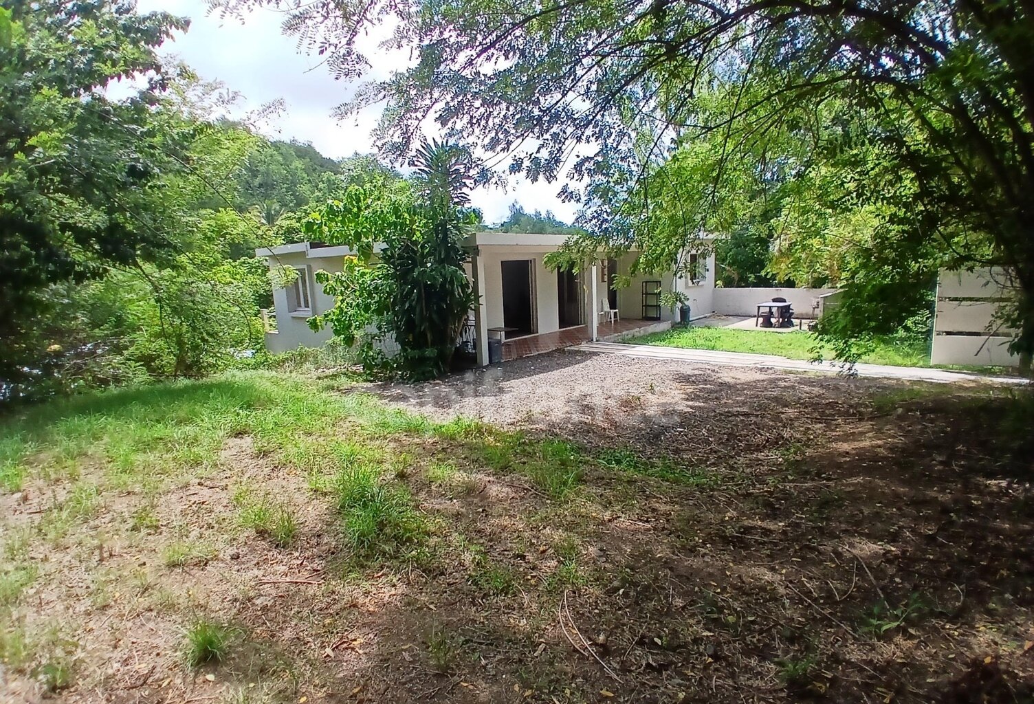 SAINTE-LUCE – ENSEMBLE IMMOBILIER 3 LOGEMENTS AVEC FORT POTENTIEL UN BIEN RARE, ET DE BELLES POSSIBILITÉS DE VALORISATION — photo 1