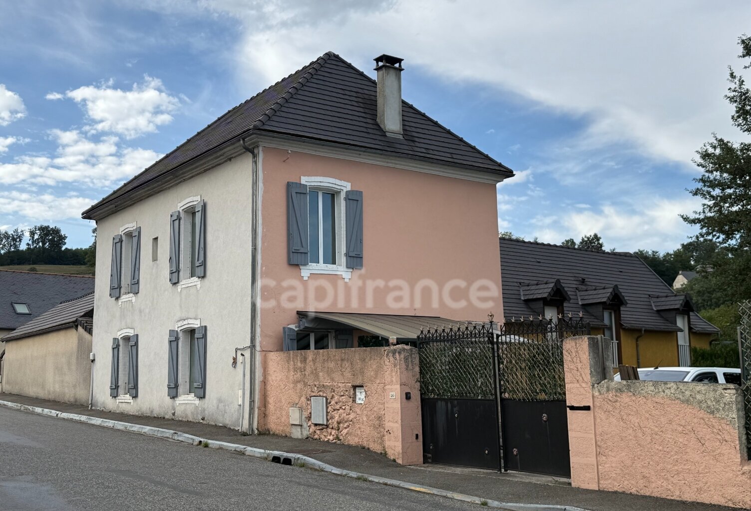 Maison de village avec garage et jardin — photo 1
