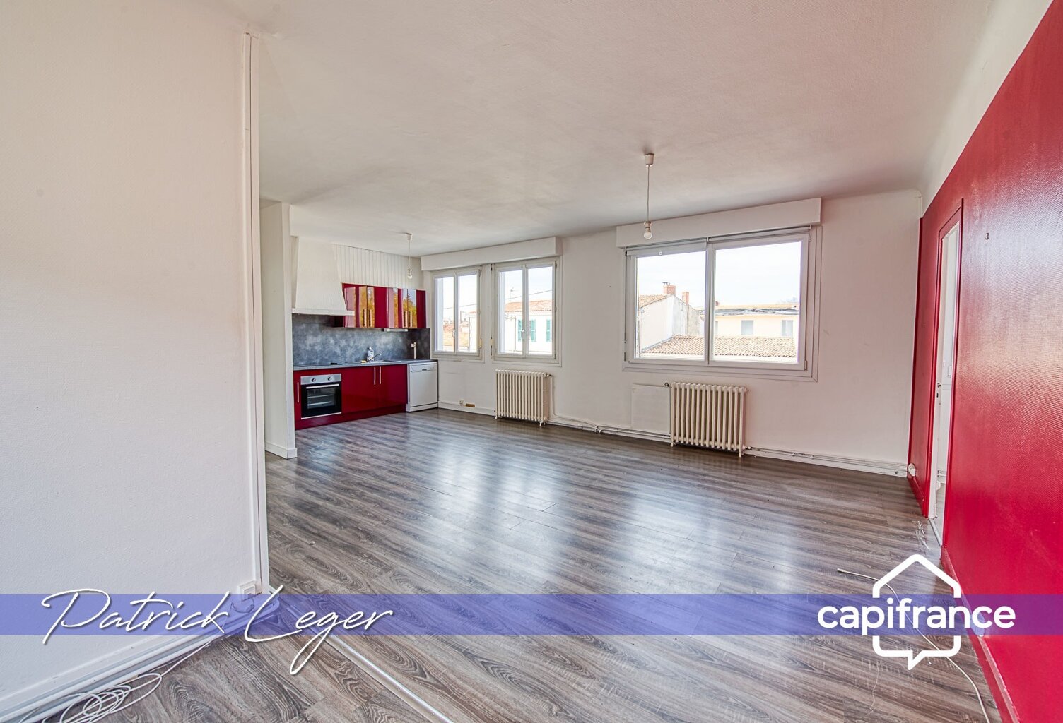 Immeuble de rapport de 160 m², avec local commercial au rez-de-chaussée, appartement T4 à l’étage, à 20 minutes à pied de la gare de La Rochelle — photo 1