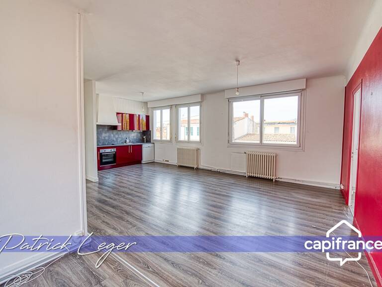 Immeuble de rapport de 160 m², avec local commercial au rez-de-chaussée, appartement T4 à l’étage, à 20 minutes à pied de la gare de La Rochelle — photo 1