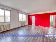 Immeuble de rapport de 160 m², avec local commercial au rez-de-chaussée, appartement T4 à l’étage, à 20 minutes à pied de la gare de La Rochelle — photo 2