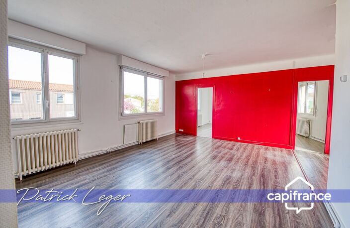 Immeuble de rapport de 160 m², avec local commercial au rez-de-chaussée, appartement T4 à l’étage, à 20 minutes à pied de la gare de La Rochelle — photo 2