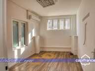 Immeuble de rapport de 160 m², avec local commercial au rez-de-chaussée, appartement T4 à l’étage, à 20 minutes à pied de la gare de La Rochelle — photo 3