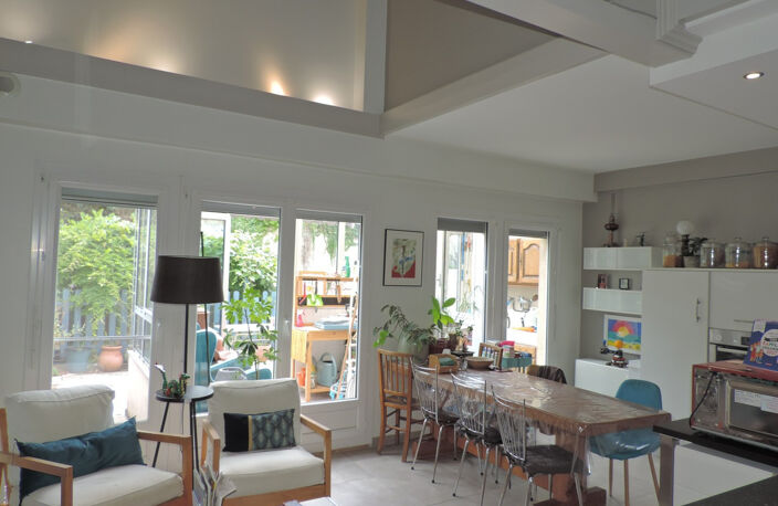 Dpt Ain (01), à vendre BOURG EN BRESSE, appartement T5 de 113 m² en duplex avec véranda, terrasse, jardin privatif et garage — photo 2