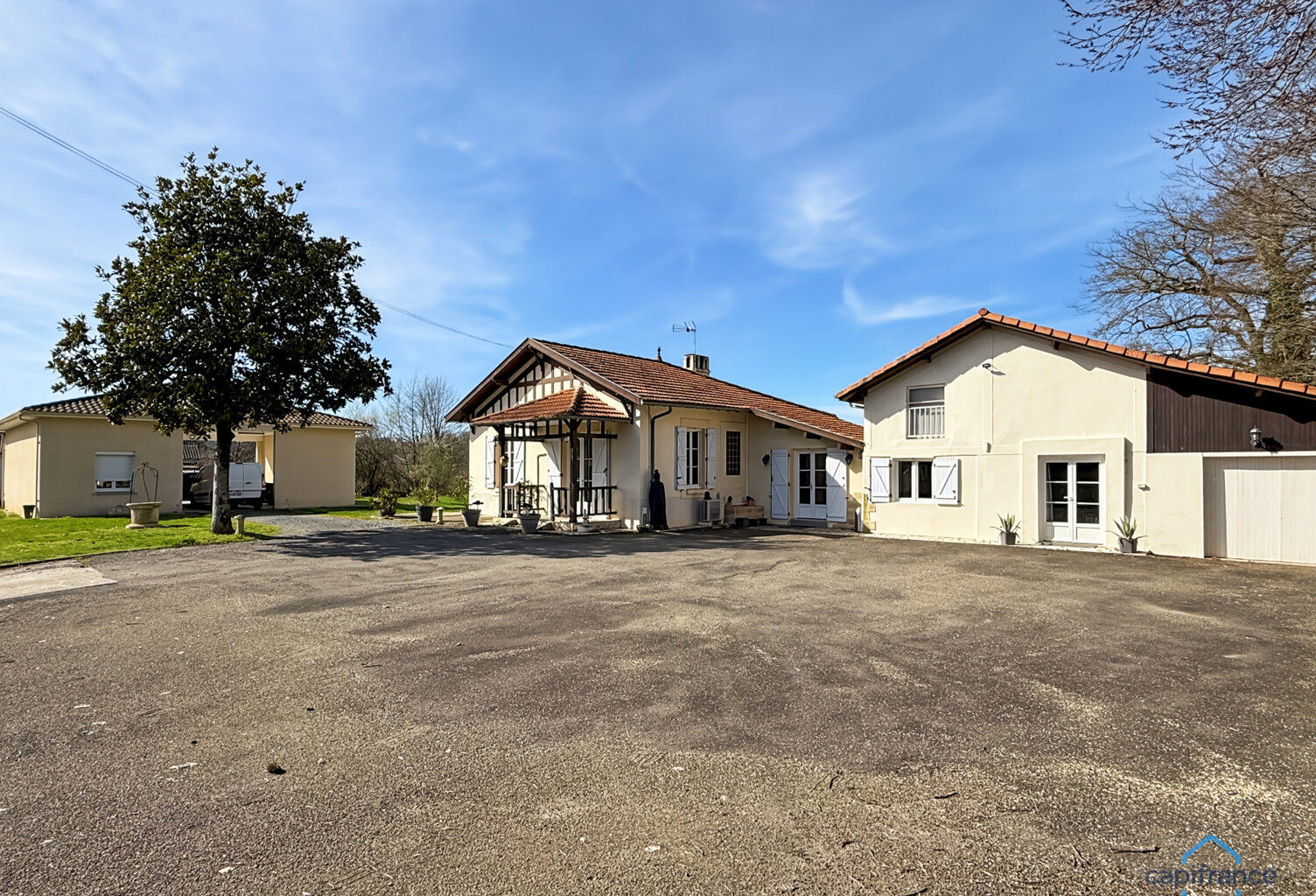 Dpt Gers (32), à vendre BARCELONNE DU GERS Maison T5 de 155 m² habitables + grands garages, dépendances et piscine sur 8678 m² de terrain, au calme — photo 1