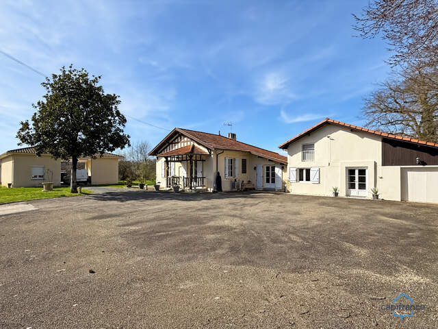 Dpt Gers (32), à vendre BARCELONNE DU GERS Maison T5 de 155 m² habitables + grands garages, dépendances et piscine sur 8678 m² de terrain, au calme — photo du bien