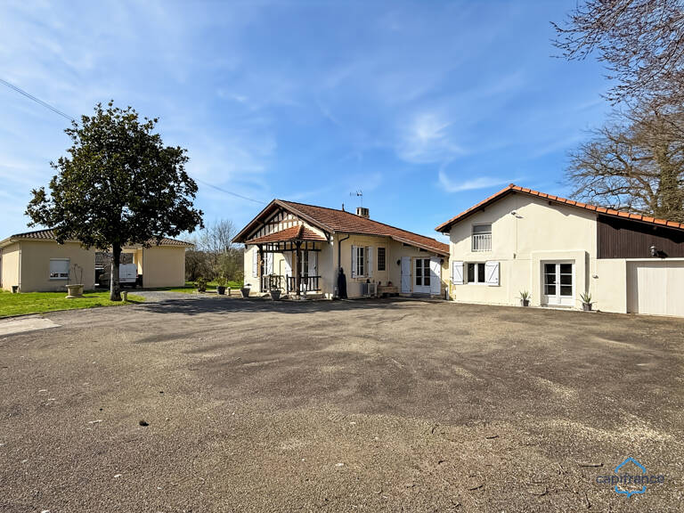 Dpt Gers (32), à vendre BARCELONNE DU GERS Maison T5 de 155 m² habitables + grands garages, dépendances et piscine sur 8678 m² de terrain, au calme — photo 1