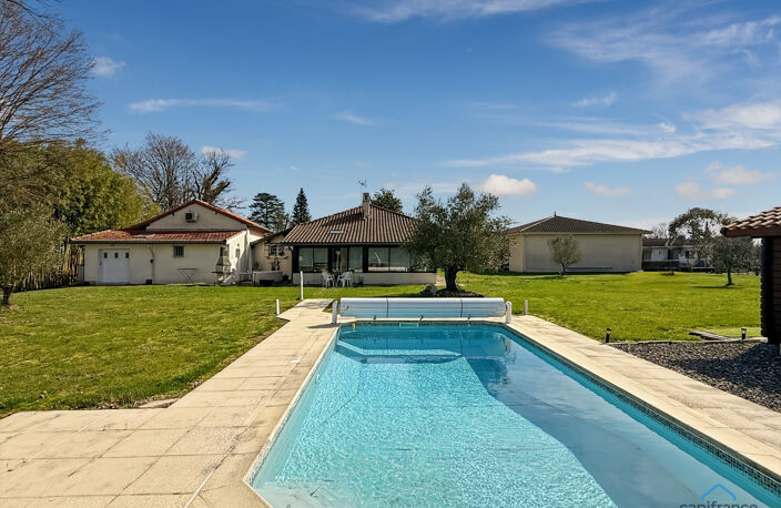 Dpt Gers (32), à vendre BARCELONNE DU GERS Maison T5 de 155 m² habitables + grands garages, dépendances et piscine sur 8678 m² de terrain, au calme — photo 2