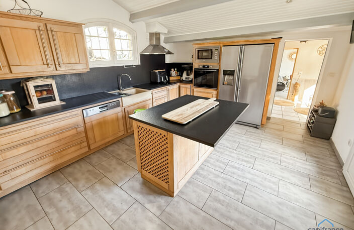 Dpt Gers (32), à vendre BARCELONNE DU GERS Maison T5 de 155 m² habitables + grands garages, dépendances et piscine sur 8678 m² de terrain, au calme — photo 4