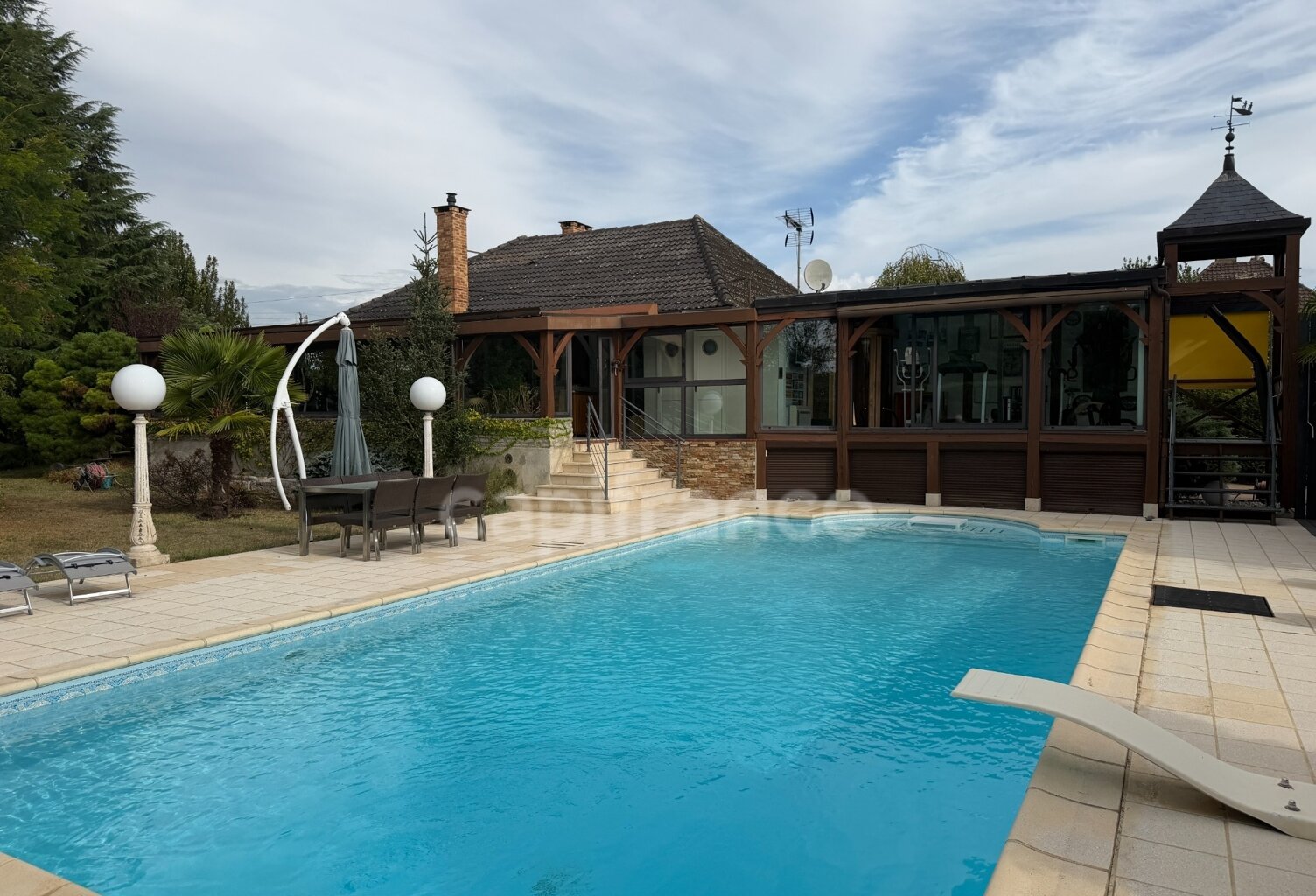 Maison à vendre 7 pièces AUXERRE (89) 167 m2  Piscine  Terrain de 2300 m2 Dépendance — photo 1