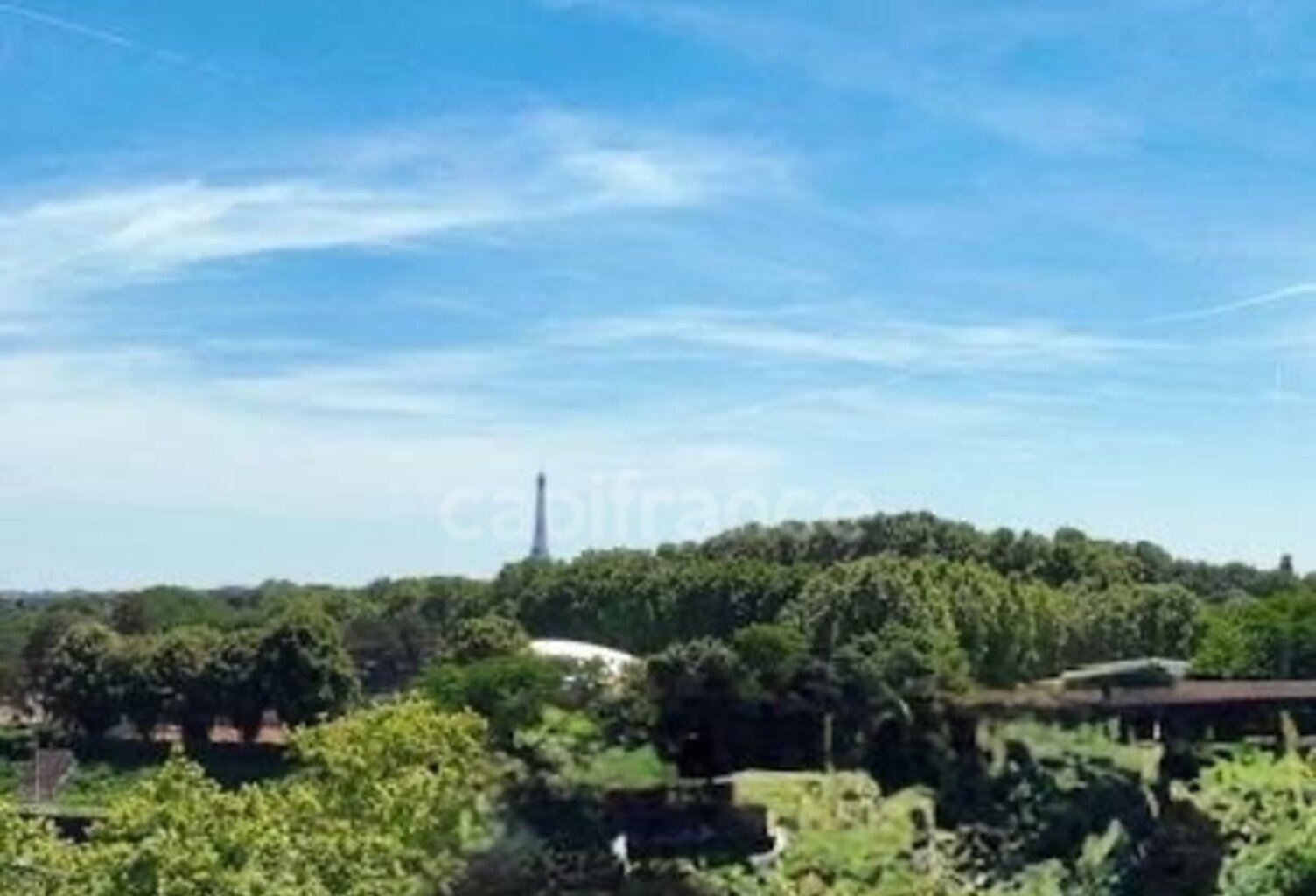 SURESNES Centre - Immeuble de bureaux 767m2 — photo 1