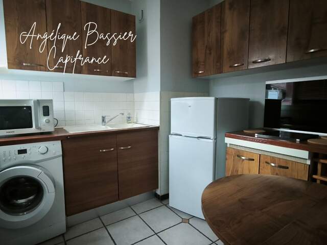 STUDIO MEUBLÉ – 31,27 m² – DERNIER ÉTAGE AVEC ASCENSEUR – — photo du bien