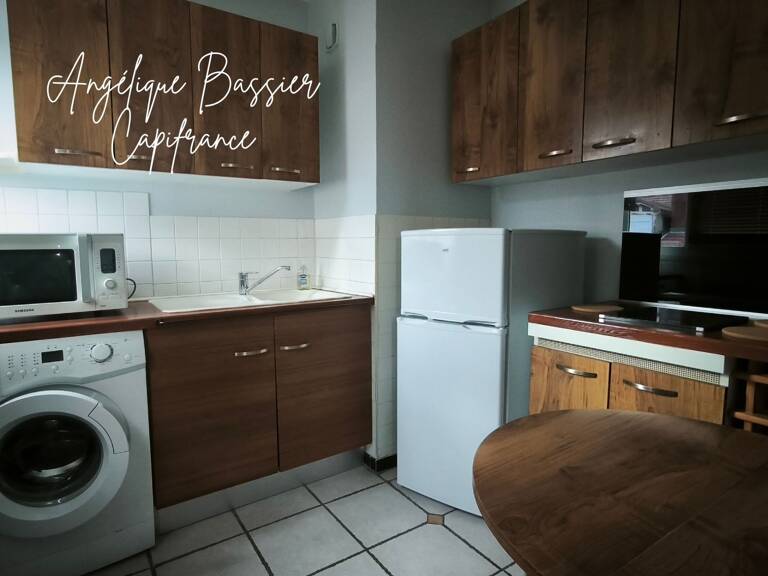 STUDIO MEUBLÉ – 31,27 m² – DERNIER ÉTAGE AVEC ASCENSEUR – 450 € CC — photo 1