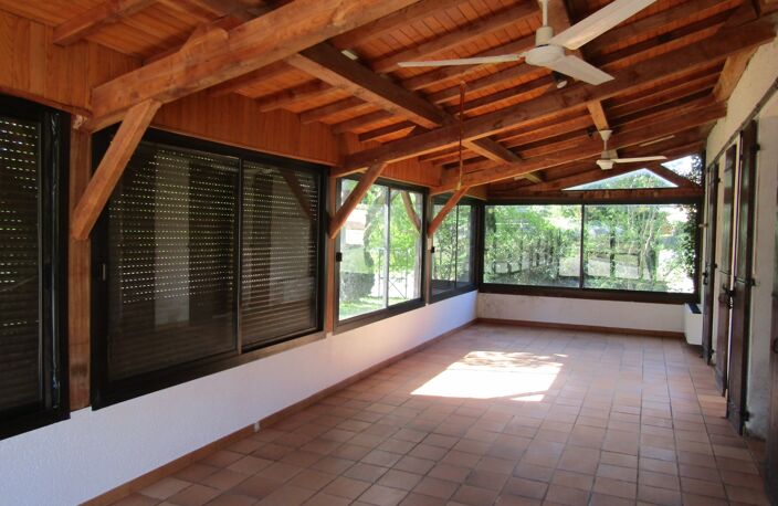 Propriété avec maison 4 chambres, plusieurs bâtiments et 1.8 hectares de terrain — photo 4