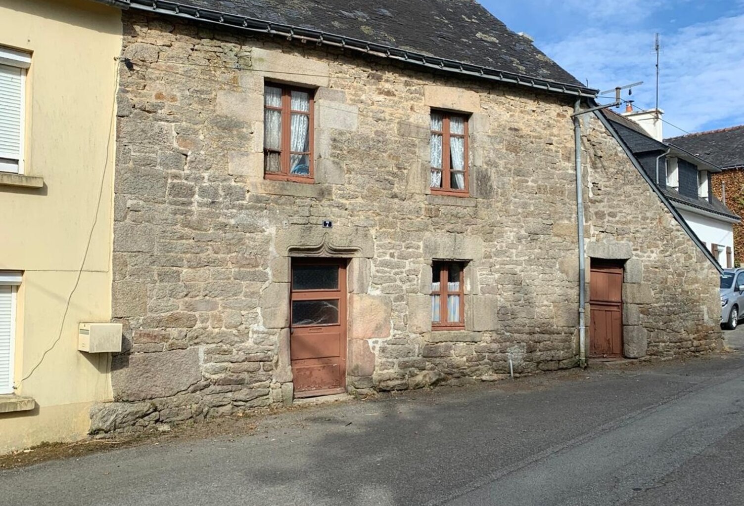 Maison en pierre à rénover entièrement – Beau potentiel au cœur du Croisty — photo 1