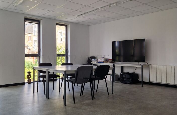 Local/bureau à louer GUINGAMP (22) — photo 3