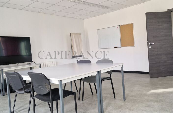 Local/bureau à louer GUINGAMP (22) — photo 5
