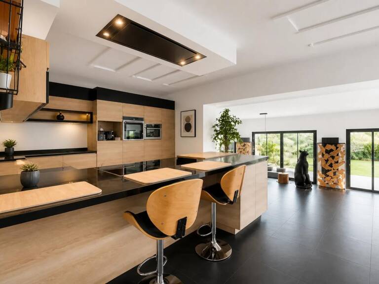 Maison de 8 pièces de 245 m² à Lamorlaye — photo 1