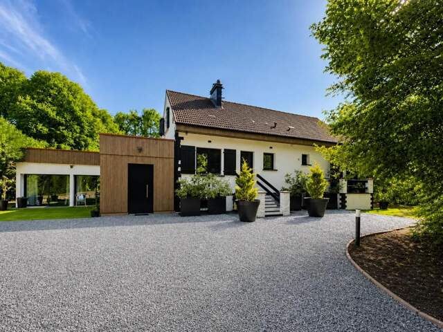 Maison de 8 pièces de 245 m² à Lamorlaye — photo du bien