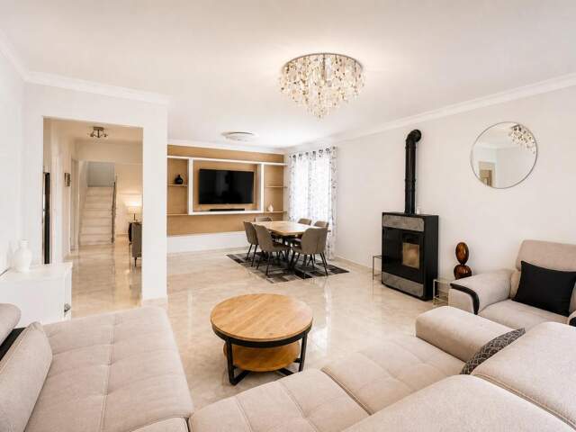 Maison de 9 pièces de 188 m² à Feyzin — photo du bien