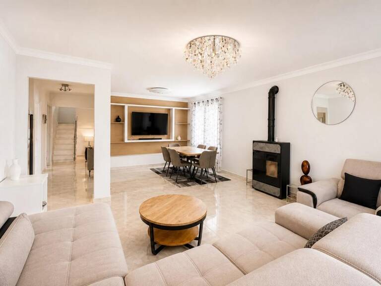 Maison de 9 pièces de 188 m² à Feyzin — photo 1