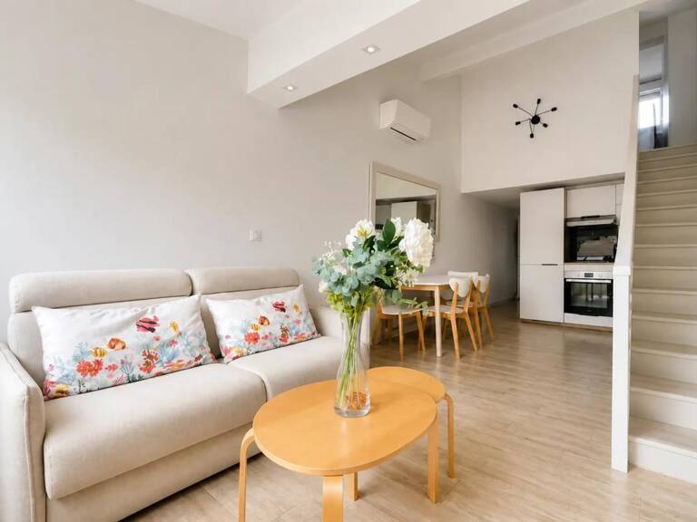 LA LONDE-LES-MAURES – APPARTEMENT DUPLEX RÉNOVÉ À QUELQUES PAS DE LA PLAGE — photo 1