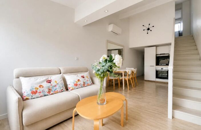 LA LONDE-LES-MAURES – APPARTEMENT DUPLEX RÉNOVÉ À QUELQUES PAS DE LA PLAGE — photo 2
