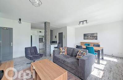 Appartement traversant, lumineux, entièrement rénové, environnement très calme, une cave et un box privatif sécurisé — photo du bien