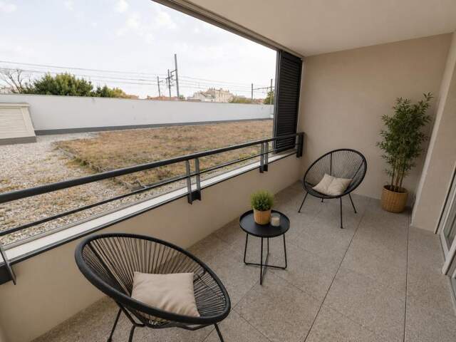 AVIGNON – T2 AVEC TERRASSE, VUE DÉGAGÉE ET PARKING PRIVÉ — photo du bien