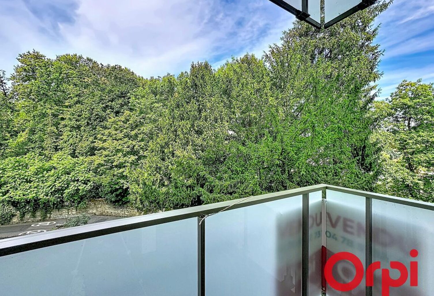 Appartement À Vendre dans copropriété entièrement rénovée — photo 1