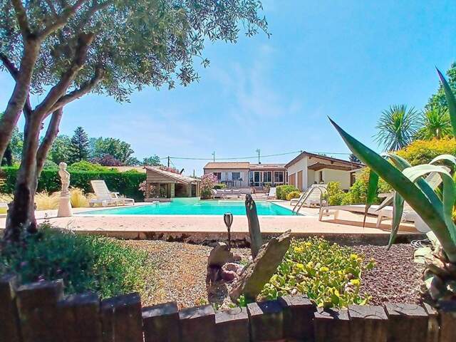 Maison À Vendre de 150 m² + dépendances de 80 m² + piscine — photo du bien