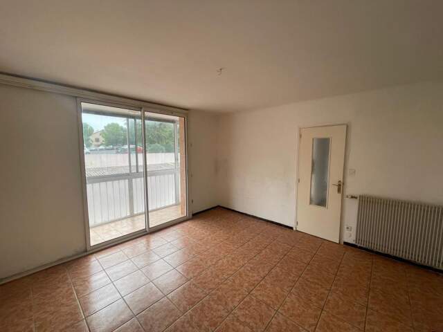 QUARTIER SUD APPARTEMENT 2 PIECES UNE CHAMBRE BALCON CAVE VUE DEGAGEE PARKING COLLECTIF — photo du bien