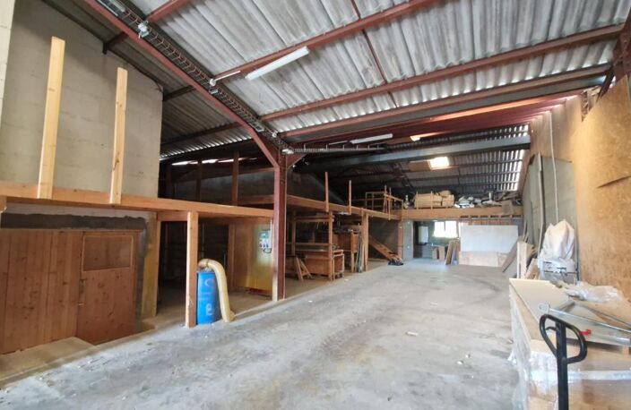 Local artisanal avec bureaux – 264 m² et terrain privatif — photo 4