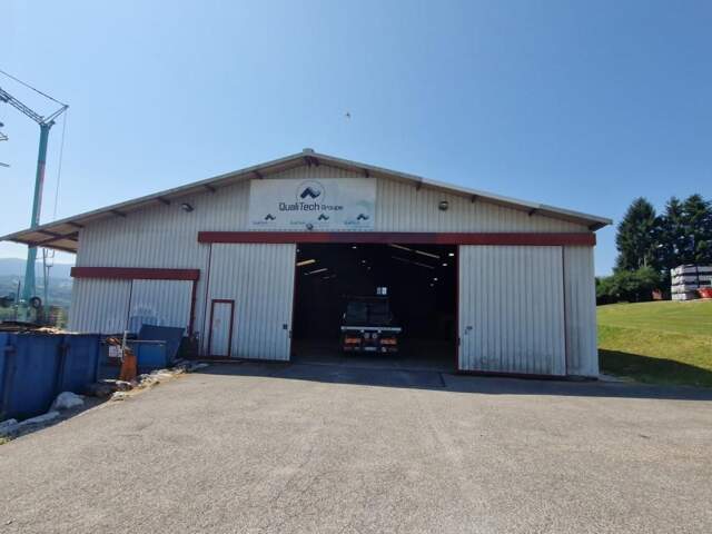 LOCAL PROFESSIONNEL À LOUER – 765 m² AVEC TERRAIN — photo du bien