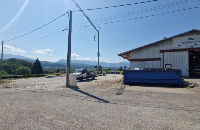 LOCAL PROFESSIONNEL À LOUER – 765 m² AVEC TERRAIN — photo 2