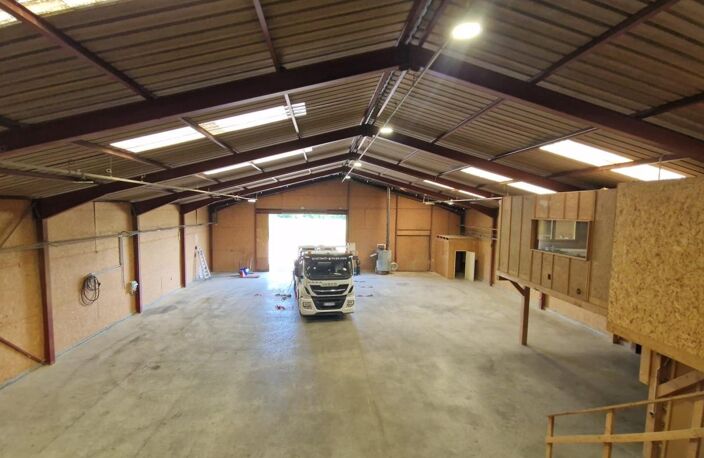 LOCAL PROFESSIONNEL À LOUER – 765 m² AVEC TERRAIN — photo 4