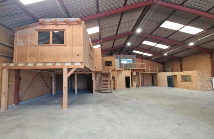 LOCAL PROFESSIONNEL À LOUER – 765 m² AVEC TERRAIN — photo 5
