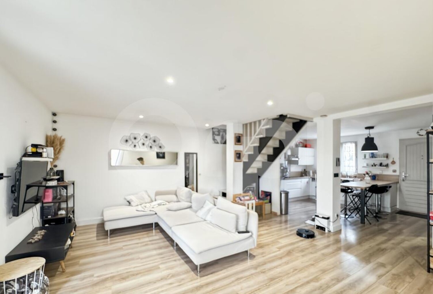 EXCLUSIVITÉ ORPI – Maison familiale avec piscine au cœur de La Crau — photo 1