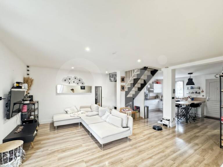 EXCLUSIVITÉ ORPI – Maison familiale avec piscine au cœur de La Crau — photo 1