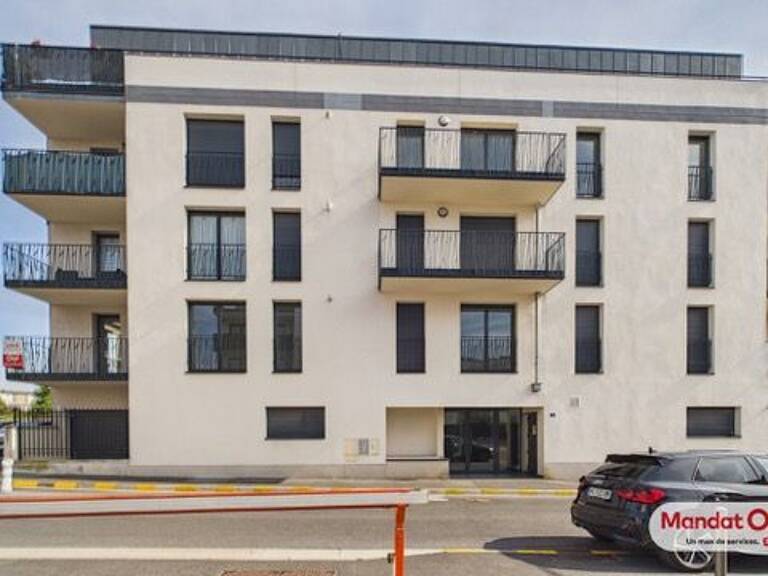 REIMS centre, immeuble récent, appartement de type 3 avec 2 terrasses, 2 chambres, Parking — photo 1